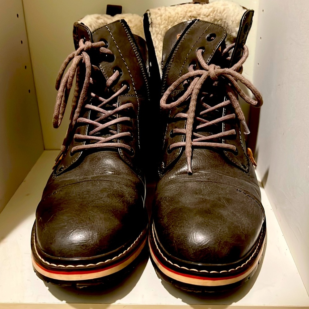 Men waterproof boots perfect for fall
